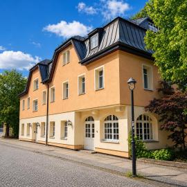 Hotel zum Felsenkeller Oybin، فندق في كورورت أوبين