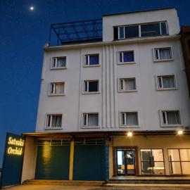 Hotel Satyaki Orchid، فندق في كاترا