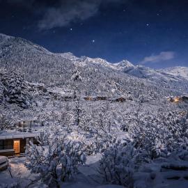 Hotel Old Manali with Balcony, Mountain and River View