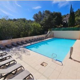 mobil home 4-6 places six fours les plages, hotel in Six-Fours-les-Plages