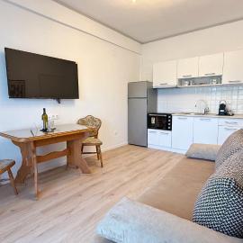 Coco Beach Apartments by Xenius Zeus, hotel in Flogita