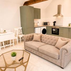Stylish Apartment in Bourne Town Centre | Sleeps 4