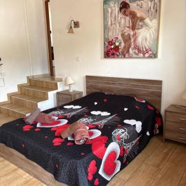 Love Holiday Suite 1, hotell i Tris Elies