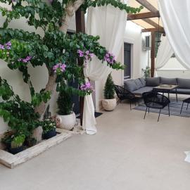 BugenVila , Central 3BR Home with Garden & BBQ
