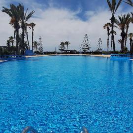 Piscine, plage et relaxation, hotel in Pont Blondin