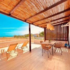 Boho Natural Beachfront Detached House, viešbutis mieste Análipsis