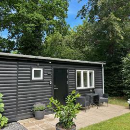Cozy private annex near bathing lake and 30 min. from Copenhagen, hotel a Slangerup