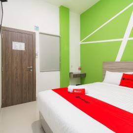 RedDoorz Plus at Grand Tara Homestay Palembang, hotel in Palembang