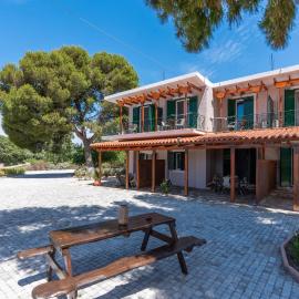 Synodinos Studios, hotel u gradu Liksuri