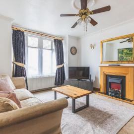 Spacious 3BDR Home Near Southall Station Heathrow