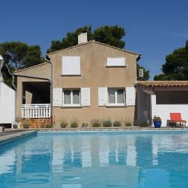 Chambre dans maison provençale avec piscine, hotel em Cavaillon