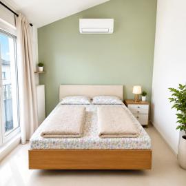 Elegant Suite Room with Private Bathroom- Frankfurt Messe