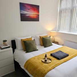 Lavish 1 & 2 Bed Apartment - Desborough - Kettering - Sleeps up to 5 - Free Parking, - WIFI - Contractors, Professionals, Families and Relocators - By The Home Makers Hub