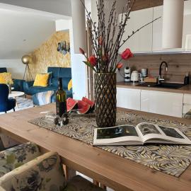 ANDREA, Premium three bedroom apartment, entire floor