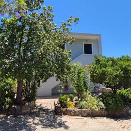 Villa Avra - Apartment Hydra、Asgourouのホテル