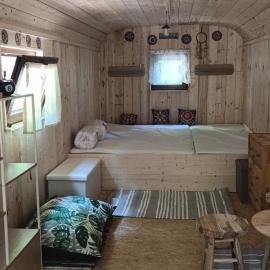 Maringotka pod hvozdem