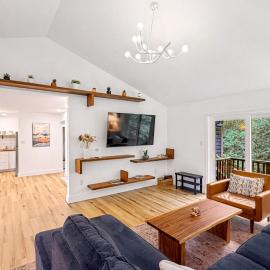 Modern Catskills Retreat Spa Bath + Fire Pit, отель в городе Согертис