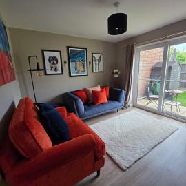 Olive & Ember - 1 Bed with private garden, hotel in Hythe