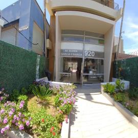 APARTAMENTO EN CONDOMINIO SANTA ELVIRA CON TERRAZA y VISTA DE CHICLAYO, hotel en Chiclayo