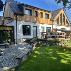 Apartmány Čertovo Kaliště、Nadějkovのホテル