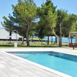 Mobilhome Nico - Privlaka Camping with Pool, Hotel in Privlaka