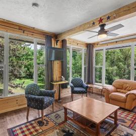 The Hill View Suite at Ten Stone Lodge, hotel in Keystone