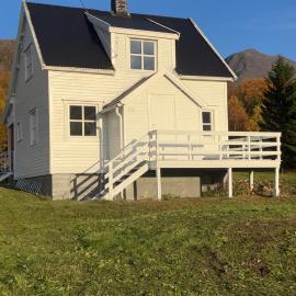 Det gamle huset i Oksfjordhamn, hotel em Sandelva