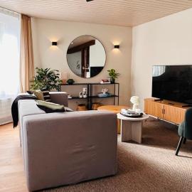 Family & Business Duplex Free Parking Central Biel with Balconies – hotel w mieście Biel