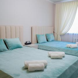 Уютная 3-х комнатная квартира- студия в центре на против акимата, hotel di Shymkent
