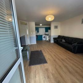 Modern Town Centre 3 Bed Apartment