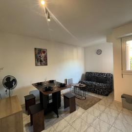Studio avec piscine à 1km de la plage, hotel in Cavalaire-sur-Mer