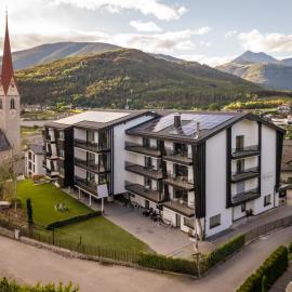Laurena Aparthotel near Brixen, hotel i Naz-Sciaves