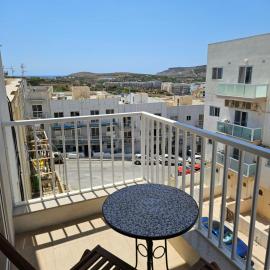 Mellieha Seaview Apartment next to Ghadira Bay, hotel a Is-Sellum