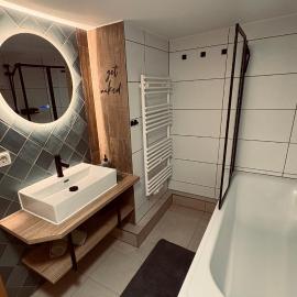 Moderne Fewo mit toller Aussicht - inmitten der Natur, hotel em Hohleborn