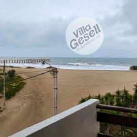 Bright beachfront apartment with ocean view, hotel a Villa Gesell