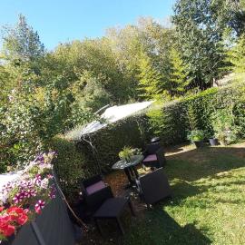 Maisonnette avec jardin en pleine nature, hotel u gradu Auffargis