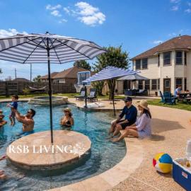 Luxurious Home with Huge Pool, hotel di Willis