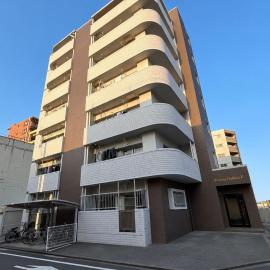 41m2 Family Apartment , Free Parking , Sleeps 5 , 9 Min to Matsuyama Station, hotel in Matsuyama