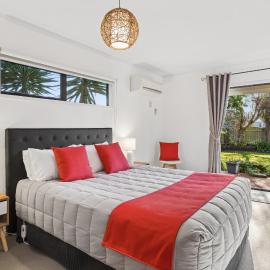 Modern-Immaculate-Spacious-Comfy Beds-Private, hotel in Westport