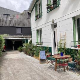 Maison cosy avec piano et extérieur