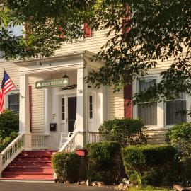 Beech Tree Inn and Cottage، فندق في نيوبورت