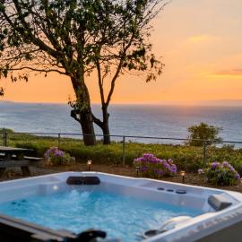 Sunset Bluff - Ocean Views, Hot Tub, Sleeps 9