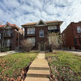 2BR w/ Kitchen & Living Room • Walk to Delmar Loop, hotel in University City