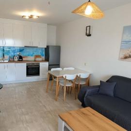 Modern Sea View 1BR Apartment 2 Min to the Beach by Flat Mаnager