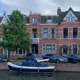 Luxurious-3-story-Canal-House-near-Utrecht-and-Amsterdam-in-Maarssen-aan-de-Vecht-with-AC, hotel di Maarssen
