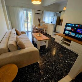 Port Hub 10 min & Airport Hub 20 min, hotel en Rafina
