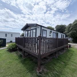 Beautiful Caravan For Hire With A Partial Sea View In Suffolk Ref 32042Az