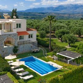 Sea view villa Stelios with Private pool Near the beach, hotel in Kalyves