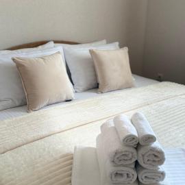 Otel delfin, hotel u gradu Karolino-Buhaz