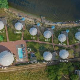 EcoSpace Sea -- Глемпінг на Київському морі, hotel a Tolokun